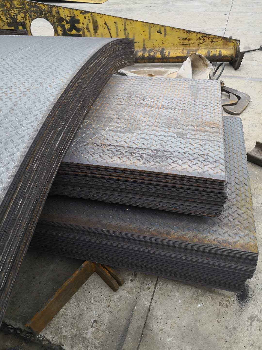 Q345E花纹钢板防滑板厂加工厂